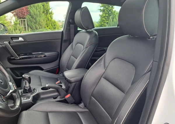 Kia Sportage cena 75500 przebieg: 179521, rok produkcji 2016 z Bochnia małe 781